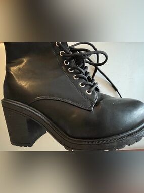 Ardene black faux leather heeled lace-up boots, size 9 narrow